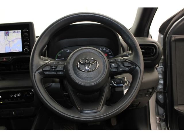 ヤリス ハイブリッドＸ　禁煙車　純正ディスプレイオーディオ　バックカメラ　ビルトインＥＴＣ　レーダークルーズコントロール　衝突軽減ブレーキ　オートマチックハイビーム　レーンキープアシスト　純正フロアマット　ＵＳＢ入力端子（40枚目）