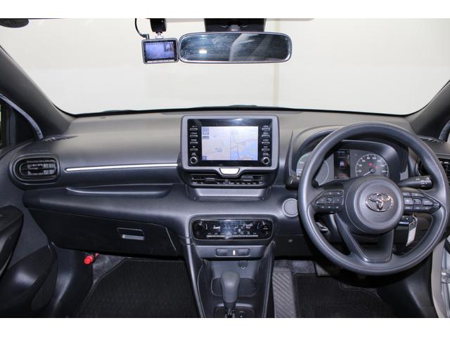 ヤリス ハイブリッドＸ　禁煙車　純正ディスプレイオーディオ　バックカメラ　ビルトインＥＴＣ　レーダークルーズコントロール　衝突軽減ブレーキ　オートマチックハイビーム　レーンキープアシスト　純正フロアマット　ＵＳＢ入力端子（41枚目）