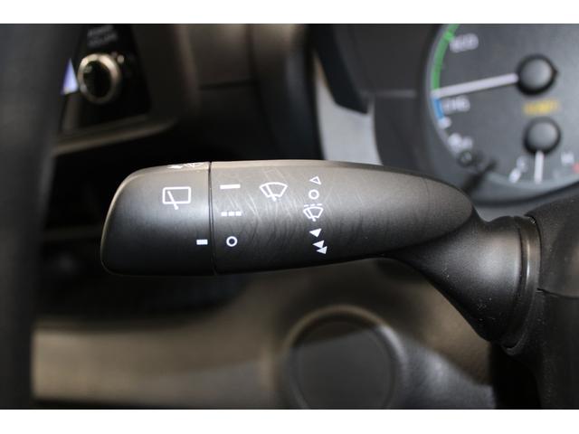 ヤリス ハイブリッドＸ　禁煙車　純正ディスプレイオーディオ　バックカメラ　ビルトインＥＴＣ　レーダークルーズコントロール　衝突軽減ブレーキ　オートマチックハイビーム　レーンキープアシスト　純正フロアマット　ＵＳＢ入力端子（47枚目）