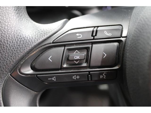 ヤリス ハイブリッドＸ　禁煙車　純正ディスプレイオーディオ　バックカメラ　ビルトインＥＴＣ　レーダークルーズコントロール　衝突軽減ブレーキ　オートマチックハイビーム　レーンキープアシスト　純正フロアマット　ＵＳＢ入力端子（48枚目）