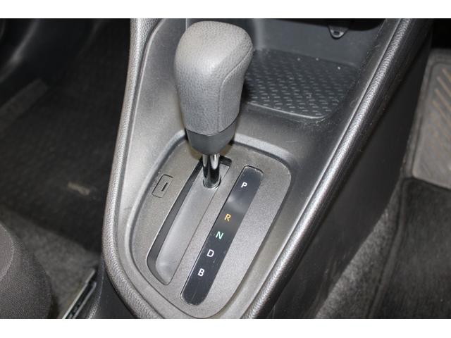 ヤリス ハイブリッドＸ　禁煙車　純正ディスプレイオーディオ　バックカメラ　ビルトインＥＴＣ　レーダークルーズコントロール　衝突軽減ブレーキ　オートマチックハイビーム　レーンキープアシスト　純正フロアマット　ＵＳＢ入力端子（58枚目）