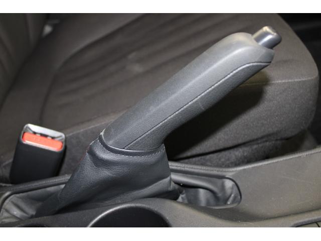 ヤリス ハイブリッドＸ　禁煙車　純正ディスプレイオーディオ　バックカメラ　ビルトインＥＴＣ　レーダークルーズコントロール　衝突軽減ブレーキ　オートマチックハイビーム　レーンキープアシスト　純正フロアマット　ＵＳＢ入力端子（65枚目）