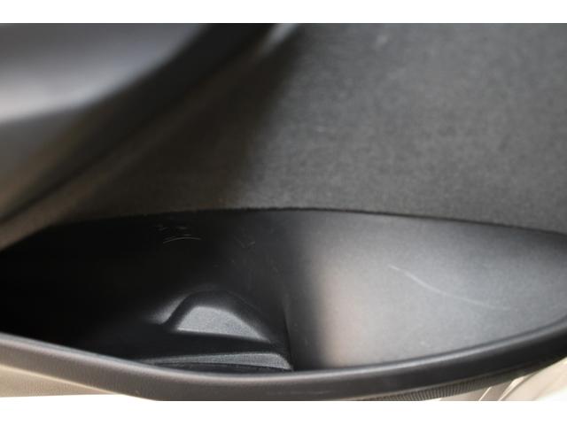 ヤリス ハイブリッドＸ　禁煙車　純正ディスプレイオーディオ　バックカメラ　ビルトインＥＴＣ　レーダークルーズコントロール　衝突軽減ブレーキ　オートマチックハイビーム　レーンキープアシスト　純正フロアマット　ＵＳＢ入力端子（69枚目）