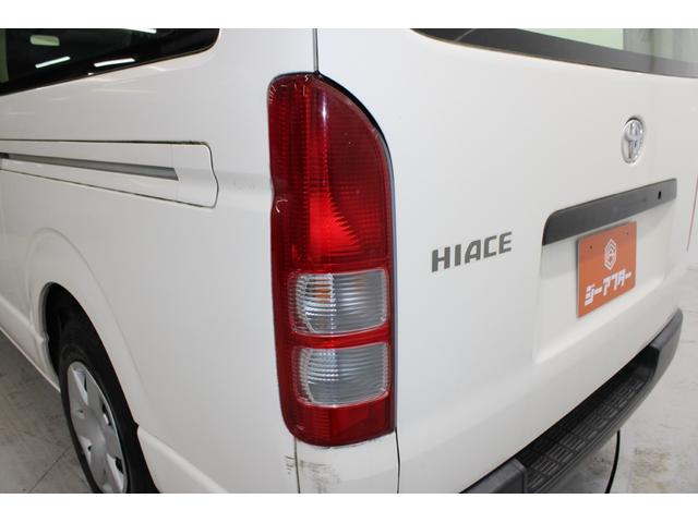 ハイエースバン ロングＤＸ　５速ＭＴ　純正ラジオチューナー　ＥＴＣ　エアコン　両側スライドドア　運転席助手席ＳＲＳエアバック　１２Ｖ１２０Ｗシガーソケット　純正１５インチスチールホイール　運転席パワーウィンドウ　キーレス　ＡＢＳ（17枚目）