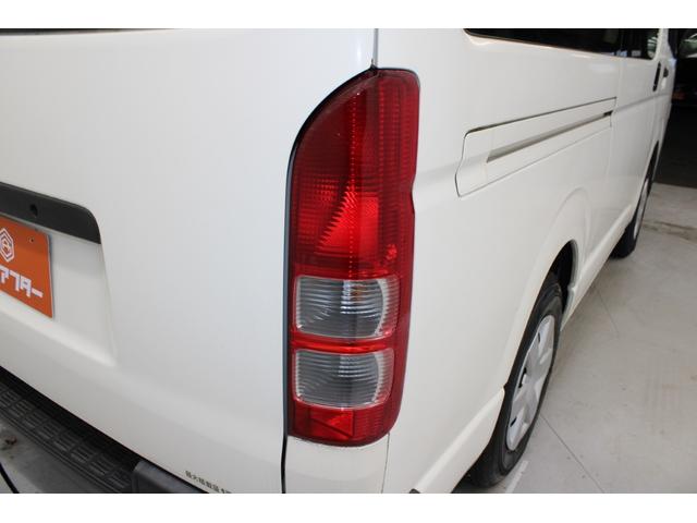 ハイエースバン ロングＤＸ　５速ＭＴ　純正ラジオチューナー　ＥＴＣ　エアコン　両側スライドドア　運転席助手席ＳＲＳエアバック　１２Ｖ１２０Ｗシガーソケット　純正１５インチスチールホイール　運転席パワーウィンドウ　キーレス　ＡＢＳ（18枚目）