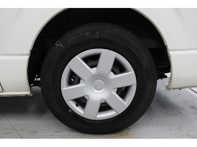 ハイエースバン ロングＤＸ　５速ＭＴ　純正ラジオチューナー　ＥＴＣ　エアコン　両側スライドドア　運転席助手席ＳＲＳエアバック　１２Ｖ１２０Ｗシガーソケット　純正１５インチスチールホイール　運転席パワーウィンドウ　キーレス　ＡＢＳ（21枚目）