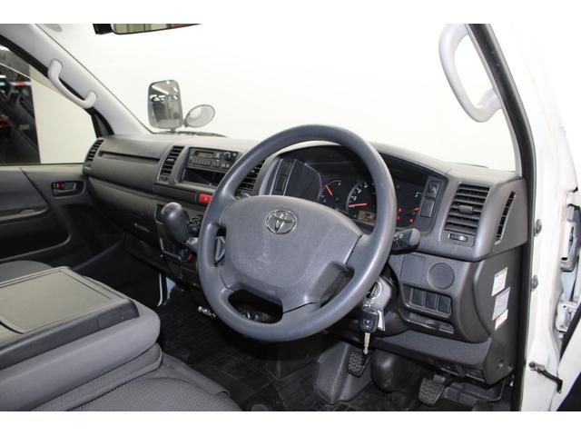 ハイエースバン ロングＤＸ　５速ＭＴ　純正ラジオチューナー　ＥＴＣ　エアコン　両側スライドドア　運転席助手席ＳＲＳエアバック　１２Ｖ１２０Ｗシガーソケット　純正１５インチスチールホイール　運転席パワーウィンドウ　キーレス　ＡＢＳ（26枚目）