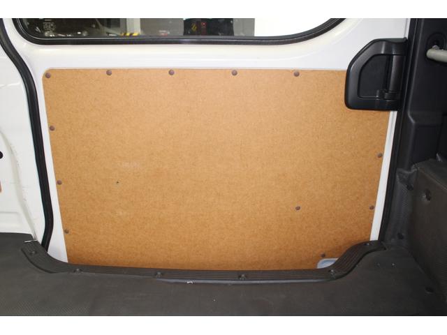 ハイエースバン ロングＤＸ　５速ＭＴ　純正ラジオチューナー　ＥＴＣ　エアコン　両側スライドドア　運転席助手席ＳＲＳエアバック　１２Ｖ１２０Ｗシガーソケット　純正１５インチスチールホイール　運転席パワーウィンドウ　キーレス　ＡＢＳ（30枚目）
