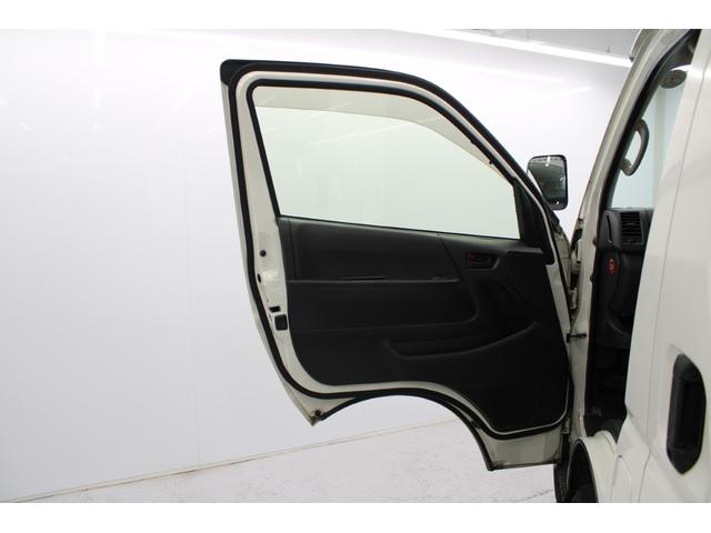 ハイエースバン ロングＤＸ　５速ＭＴ　純正ラジオチューナー　ＥＴＣ　エアコン　両側スライドドア　運転席助手席ＳＲＳエアバック　１２Ｖ１２０Ｗシガーソケット　純正１５インチスチールホイール　運転席パワーウィンドウ　キーレス　ＡＢＳ（34枚目）