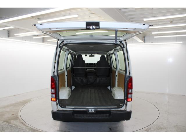 ハイエースバン ロングＤＸ　５速ＭＴ　純正ラジオチューナー　ＥＴＣ　エアコン　両側スライドドア　運転席助手席ＳＲＳエアバック　１２Ｖ１２０Ｗシガーソケット　純正１５インチスチールホイール　運転席パワーウィンドウ　キーレス　ＡＢＳ（43枚目）