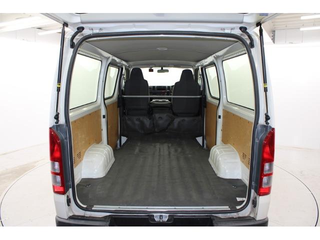 ハイエースバン ロングＤＸ　５速ＭＴ　純正ラジオチューナー　ＥＴＣ　エアコン　両側スライドドア　運転席助手席ＳＲＳエアバック　１２Ｖ１２０Ｗシガーソケット　純正１５インチスチールホイール　運転席パワーウィンドウ　キーレス　ＡＢＳ（44枚目）