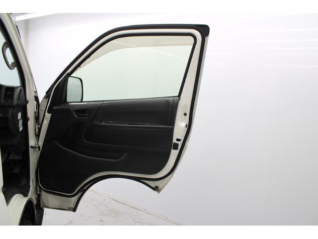 ハイエースバン ロングＤＸ　５速ＭＴ　純正ラジオチューナー　ＥＴＣ　エアコン　両側スライドドア　運転席助手席ＳＲＳエアバック　１２Ｖ１２０Ｗシガーソケット　純正１５インチスチールホイール　運転席パワーウィンドウ　キーレス　ＡＢＳ（46枚目）