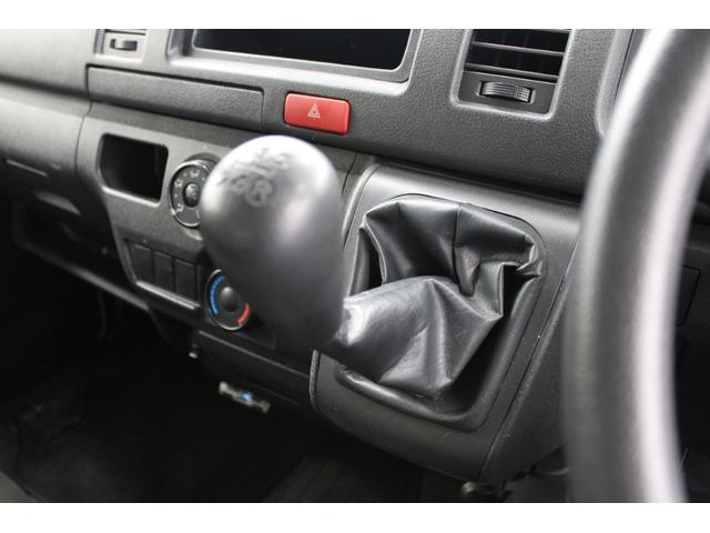 ハイエースバン ロングＤＸ　５速ＭＴ　純正ラジオチューナー　ＥＴＣ　エアコン　両側スライドドア　運転席助手席ＳＲＳエアバック　１２Ｖ１２０Ｗシガーソケット　純正１５インチスチールホイール　運転席パワーウィンドウ　キーレス　ＡＢＳ（65枚目）
