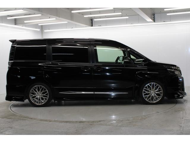 ヴォクシー ZS 後期型 禁煙車 サンルーフ ALPINE12.8型後席モニター モデリスタフルエアロ 純正10インチナビ バックカメラ フルセグ 両側電動スライドドア 衝突軽減 クルーズコントロール ビルトインETC(5枚目)