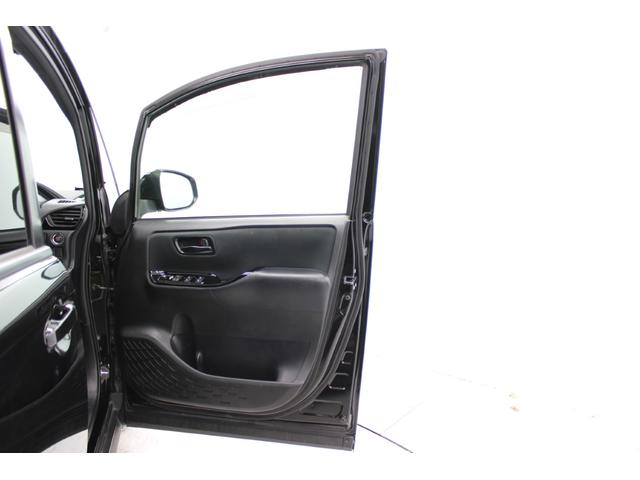 ヴォクシー ZS 後期型 禁煙車 サンルーフ ALPINE12.8型後席モニター モデリスタフルエアロ 純正10インチナビ バックカメラ フルセグ 両側電動スライドドア 衝突軽減 クルーズコントロール ビルトインETC(31枚目)