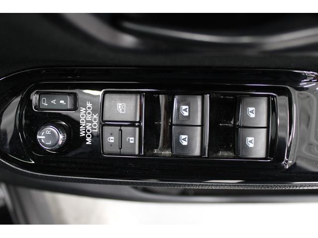 ヴォクシー ZS 後期型 禁煙車 サンルーフ ALPINE12.8型後席モニター モデリスタフルエアロ 純正10インチナビ バックカメラ フルセグ 両側電動スライドドア 衝突軽減 クルーズコントロール ビルトインETC(32枚目)