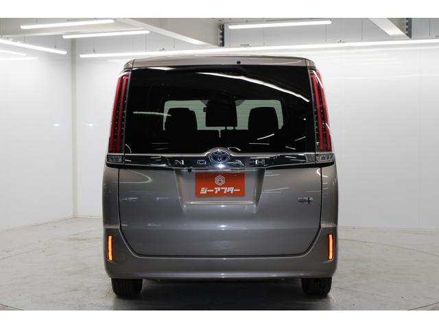 ノア ハイブリッドＧ　後期型　禁煙車　純正１０インチナビ　フルセグ　バックカメラ　トヨタセーフティセンス　クルーズコントロール　シートヒーター　電動スライドドア　ＥＴＣ　レーンキープ　ＬＥＤヘッドランプ　ＵＳＢ接続　ＡＢＳ（7枚目）