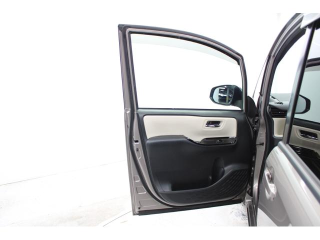 ノア ハイブリッドＧ　後期型　禁煙車　純正１０インチナビ　フルセグ　バックカメラ　トヨタセーフティセンス　クルーズコントロール　シートヒーター　電動スライドドア　ＥＴＣ　レーンキープ　ＬＥＤヘッドランプ　ＵＳＢ接続　ＡＢＳ（44枚目）