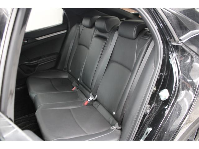 シビック ハッチバック　後期型　禁煙車　サンルーフ　レザーシート　純正ナビ　フルセグ　Ｂカメラ　レーダークルーズ　シートヒーター　パワーシート　ホンダセンシング　純正１８インチＡＷ　ＥＴＣ２．０　レーンアシスト　ＬＥＤヘッド（44枚目）