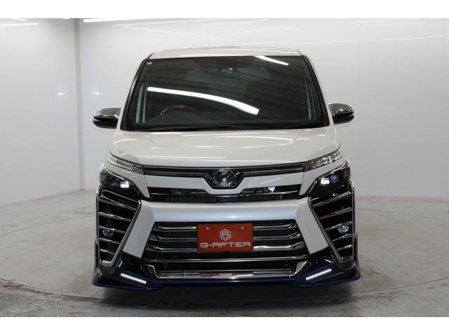 ヴォクシー ＺＳ　煌　禁煙車　後期型　ＴＲＤフルエアロ　純正１０型ナビ　フルセグ　バックカメラ　セーフティーセンス　クルーズコントロール　両側電動スライドドア　社外デジタルインナーミラー　社外マフラー　ＬＥＤヘッド・フォグ（3枚目）