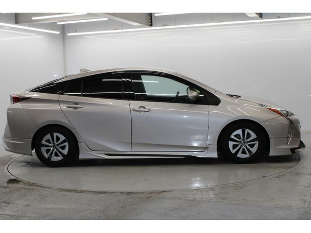 プリウス Ａ　禁煙車　モデリスタフルエアロ　アルパイン９型ナビ　フルセグ　バックカメラ　デジタルインナーミラー　セーフティセンス　レーダークルーズ　ＬＥＤヘッドライト　ＢＳＭ　ＥＴＣ　純正１５インチＡＷ（5枚目）