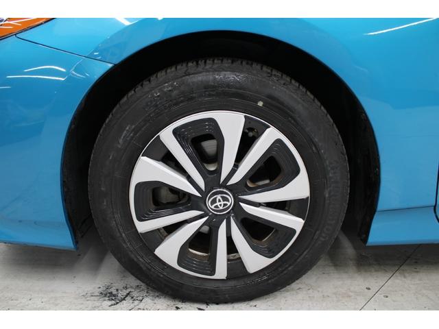 プリウスＰＨＶ Ｓナビパッケージ　ソーラー充電システム　純正１１．６型ナビ　フルセグ　バックカメラ　急速充電対応　ＥＴＣ２．０　トヨタセーフティセンスＰ　アダプティブクルーズコントロール　シートヒーター　４灯式ＬＥＤヘッドランプ（25枚目）