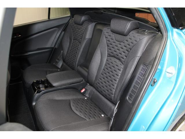 プリウスＰＨＶ Ｓナビパッケージ　ソーラー充電システム　純正１１．６型ナビ　フルセグ　バックカメラ　急速充電対応　ＥＴＣ２．０　トヨタセーフティセンスＰ　アダプティブクルーズコントロール　シートヒーター　４灯式ＬＥＤヘッドランプ（42枚目）