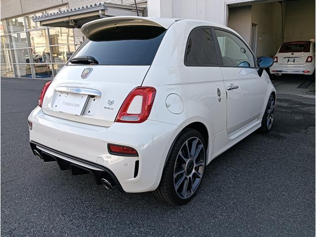 アバルト５９５ ツーリズモ　キーレスエントリー　ダブルエアバッグ　盗難防止システム　Ｃソナー　革シート　パワーステアリング　フルオートエアコン　Ｂｌｕｅｔｏｏｔｈ接続　ＵＳＢポート（9枚目）