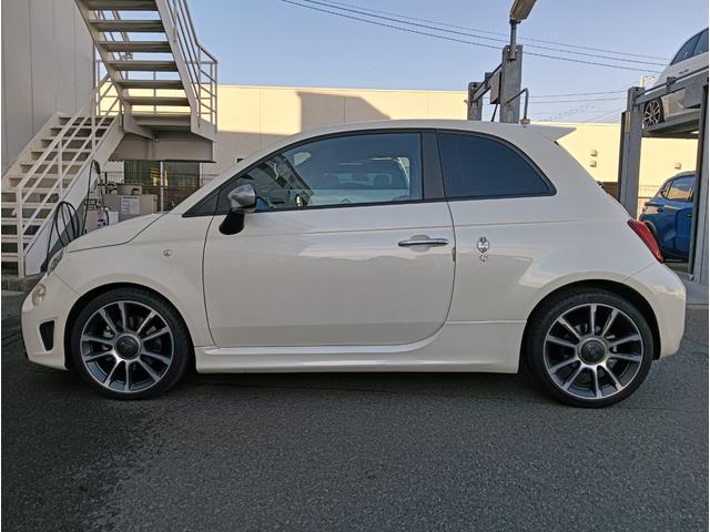 アバルト５９５ ツーリズモ　キーレスエントリー　ダブルエアバッグ　盗難防止システム　Ｃソナー　革シート　パワーステアリング　フルオートエアコン　Ｂｌｕｅｔｏｏｔｈ接続　ＵＳＢポート（11枚目）