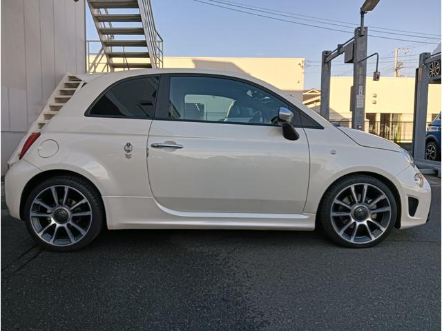 アバルト５９５ ツーリズモ　キーレスエントリー　ダブルエアバッグ　盗難防止システム　Ｃソナー　革シート　パワーステアリング　フルオートエアコン　Ｂｌｕｅｔｏｏｔｈ接続　ＵＳＢポート（12枚目）