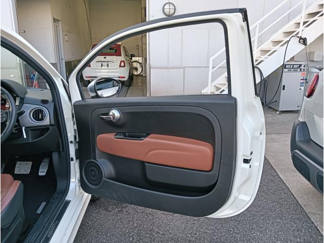 アバルト５９５ ツーリズモ　キーレスエントリー　ダブルエアバッグ　盗難防止システム　Ｃソナー　革シート　パワーステアリング　フルオートエアコン　Ｂｌｕｅｔｏｏｔｈ接続　ＵＳＢポート（34枚目）