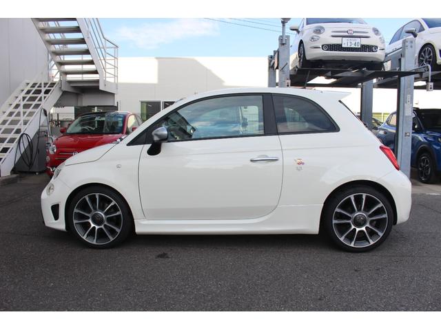 アバルト５９５ ツーリズモ　キーレスエントリー　ダブルエアバッグ　盗難防止システム　Ｃソナー　革シート　パワーステアリング　フルオートエアコン　Ｂｌｕｅｔｏｏｔｈ接続　ＵＳＢポート　ＥＴＣ（12枚目）