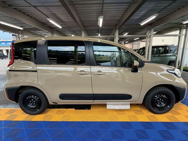 シエンタ ハイブリッドＺ　４ＷＤ■登録済未使用【１０，５型ディスプレイ　・全方位・７人・トヨタチームメイト・両電動スライド・天井サーキュレーター・追従クルコン】ＢＳＭ／ＥＴＣ２．０／１００Ｖ電源／寒冷地仕様／ＬＥＤリアコンビ／エレクトロシフト／リアサンシェード／保証書（16枚目）