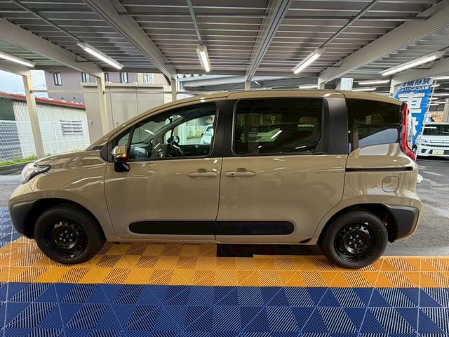 シエンタ ハイブリッドＺ　４ＷＤ■登録済未使用【１０，５型ディスプレイ　・全方位・７人・トヨタチームメイト・両電動スライド・天井サーキュレーター・追従クルコン】ＢＳＭ／ＥＴＣ２．０／１００Ｖ電源／寒冷地仕様／ＬＥＤリアコンビ／エレクトロシフト／リアサンシェード／保証書（21枚目）