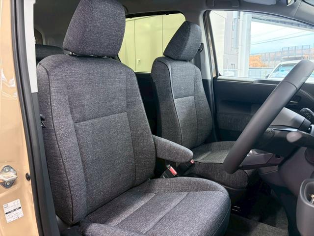 シエンタ ハイブリッドＺ　４ＷＤ■登録済未使用【１０，５型ディスプレイ　・全方位・７人・トヨタチームメイト・両電動スライド・天井サーキュレーター・追従クルコン】ＢＳＭ／ＥＴＣ２．０／１００Ｖ電源／寒冷地仕様／ＬＥＤリアコンビ／エレクトロシフト／リアサンシェード／保証書（35枚目）