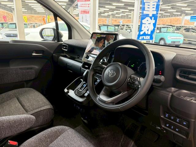 シエンタ ハイブリッドＺ　４ＷＤ■登録済未使用【１０，５型ディスプレイ　・全方位・７人・トヨタチームメイト・両電動スライド・天井サーキュレーター・追従クルコン】ＢＳＭ／ＥＴＣ２．０／１００Ｖ電源／寒冷地仕様／ＬＥＤリアコンビ／エレクトロシフト／リアサンシェード／保証書（36枚目）