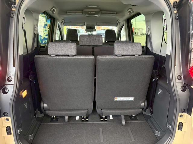 シエンタ ハイブリッドＺ　４ＷＤ■登録済未使用【１０，５型ディスプレイ　・全方位・７人・トヨタチームメイト・両電動スライド・天井サーキュレーター・追従クルコン】ＢＳＭ／ＥＴＣ２．０／１００Ｖ電源／寒冷地仕様／ＬＥＤリアコンビ／エレクトロシフト／リアサンシェード／保証書（39枚目）