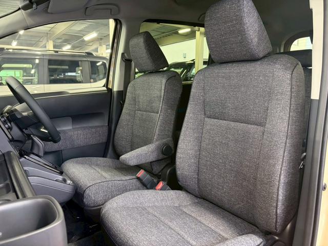 シエンタ ハイブリッドＺ　４ＷＤ■登録済未使用【１０，５型ディスプレイ　・全方位・７人・トヨタチームメイト・両電動スライド・天井サーキュレーター・追従クルコン】ＢＳＭ／ＥＴＣ２．０／１００Ｖ電源／寒冷地仕様／ＬＥＤリアコンビ／エレクトロシフト／リアサンシェード／保証書（44枚目）