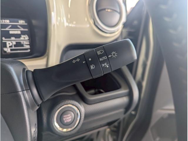 クロスビー ハイブリッドＭＺ　４ＷＤ■登録済未使用【ホワイトルーフ・禁煙　・衝突軽減・ラックススェード・全方位カメラ・追従クルコン】純正１６ＡＷ／ＬＥＤオートライト／ＬＥＤフォグ／本革巻ステア／ミラーヒーター／ソナー／アイドリングＳＴＯＰ／メッキドアハンドル／パドルシフト／（61枚目）
