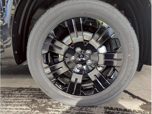 デリカD:5 ブラックエディション4WD■登録済未使用車【特別仕様車・禁煙 ・7人・ディーゼルターボ・両電動スライド・電動オートステップ・BSM・全方位カメラ・電動レザーシートヒーター・電動リアゲート・追従クルコン】純正18AW/LED/ステアヒーター/100V電源/保証書(14枚目)