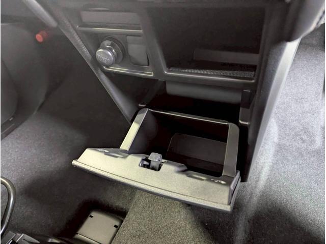 デリカD:5 ブラックエディション4WD■登録済未使用車【特別仕様車・禁煙 ・7人・ディーゼルターボ・両電動スライド・電動オートステップ・BSM・全方位カメラ・電動レザーシートヒーター・電動リアゲート・追従クルコン】純正18AW/LED/ステアヒーター/100V電源/保証書(23枚目)