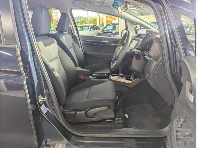 フィット 13G・L 4WD■当店下取直販車【禁煙・スタッドレス車載有 コンフォートビュー】7型ナビ/フルセグ/Bカメラ/CD/DVD/横滑防止/ETC/オートライト/HID/オートAC/ドアミラーヒーター/ワイパー熱線/Aストップ/クルコン/スマートキー/Pスタート(20枚目)