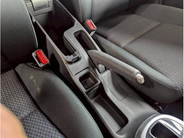 フィット 13G・L 4WD■当店下取直販車【禁煙・スタッドレス車載有 コンフォートビュー】7型ナビ/フルセグ/Bカメラ/CD/DVD/横滑防止/ETC/オートライト/HID/オートAC/ドアミラーヒーター/ワイパー熱線/Aストップ/クルコン/スマートキー/Pスタート(48枚目)