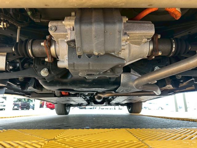 ヤリスクロス ハイブリッドZ 4WD■モデリスタフルエアロ【純正8型ナビ・ 全方位カメラ・禁煙・衝突軽減・100V電源・ヒーター付き電動レザー・ステアヒーター・HUD・追従クルコン・電動リアゲート】車線逸脱警報/ETC2.0/純正18AW/ミラーヒーター/ラゲッジマット/(16枚目)