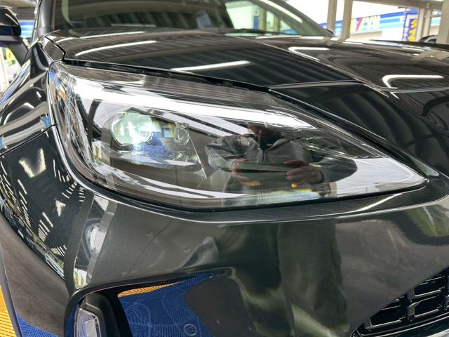 ヤリスクロス ハイブリッドZ 4WD■モデリスタフルエアロ【純正8型ナビ・ 全方位カメラ・禁煙・衝突軽減・100V電源・ヒーター付き電動レザー・ステアヒーター・HUD・追従クルコン・電動リアゲート】車線逸脱警報/ETC2.0/純正18AW/ミラーヒーター/ラゲッジマット/(17枚目)