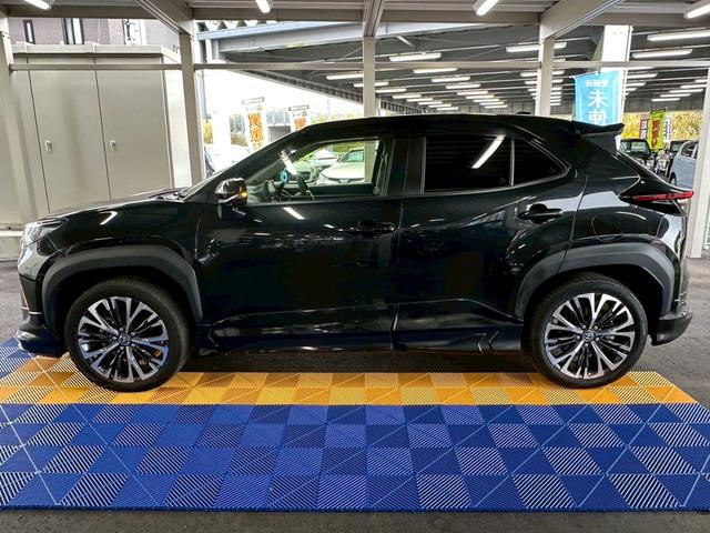 ヤリスクロス ハイブリッドZ 4WD■モデリスタフルエアロ【純正8型ナビ・ 全方位カメラ・禁煙・衝突軽減・100V電源・ヒーター付き電動レザー・ステアヒーター・HUD・追従クルコン・電動リアゲート】車線逸脱警報/ETC2.0/純正18AW/ミラーヒーター/ラゲッジマット/(23枚目)