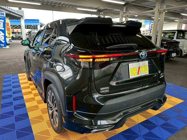 ヤリスクロス ハイブリッドZ 4WD■モデリスタフルエアロ【純正8型ナビ・ 全方位カメラ・禁煙・衝突軽減・100V電源・ヒーター付き電動レザー・ステアヒーター・HUD・追従クルコン・電動リアゲート】車線逸脱警報/ETC2.0/純正18AW/ミラーヒーター/ラゲッジマット/(24枚目)