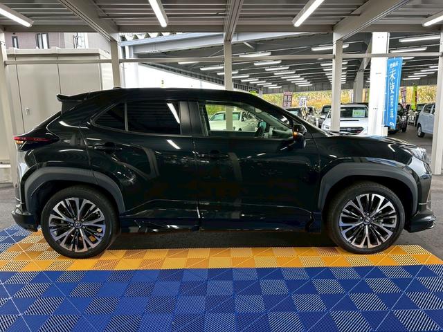 ヤリスクロス ハイブリッドZ 4WD■モデリスタフルエアロ【純正8型ナビ・ 全方位カメラ・禁煙・衝突軽減・100V電源・ヒーター付き電動レザー・ステアヒーター・HUD・追従クルコン・電動リアゲート】車線逸脱警報/ETC2.0/純正18AW/ミラーヒーター/ラゲッジマット/(27枚目)