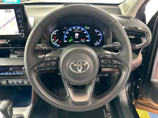 ヤリスクロス ハイブリッドZ 4WD■モデリスタフルエアロ【純正8型ナビ・ 全方位カメラ・禁煙・衝突軽減・100V電源・ヒーター付き電動レザー・ステアヒーター・HUD・追従クルコン・電動リアゲート】車線逸脱警報/ETC2.0/純正18AW/ミラーヒーター/ラゲッジマット/(28枚目)