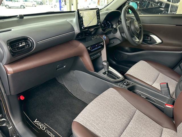 ヤリスクロス ハイブリッドZ 4WD■モデリスタフルエアロ【純正8型ナビ・ 全方位カメラ・禁煙・衝突軽減・100V電源・ヒーター付き電動レザー・ステアヒーター・HUD・追従クルコン・電動リアゲート】車線逸脱警報/ETC2.0/純正18AW/ミラーヒーター/ラゲッジマット/(30枚目)